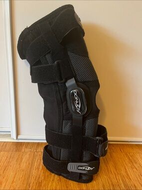 DONJOY Playmaker II, Spacer, Hinged Knee Brace, adult s, and protective sleeve